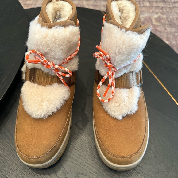 Ugg Women's Classic Weather Hiker Boots Chestnut size 6 - Picture 3 of 7